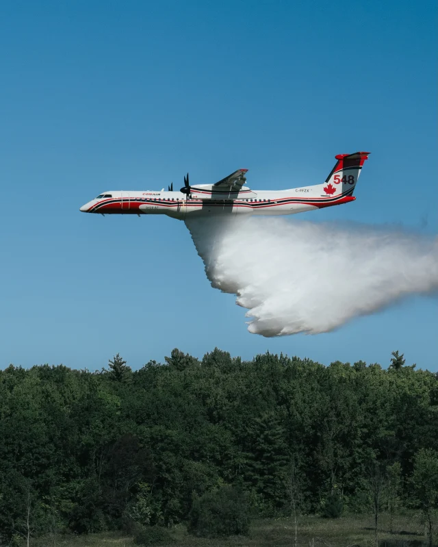 Qu’avez-vous pensé du bombardier d’eau Conair DASH8-400AT effectuant un largage d’eau spectaculaire au-dessus d’AERO Gatineau-Ottawa 2026 ?
—
What did you think of the Conair DASH8-400AT airtanker delivering a spectacular water drop over AERO Gatineau-Ottawa 2026? 

@conair.aerial.firefighting 

#aerogatineauottawa2026 #airshow