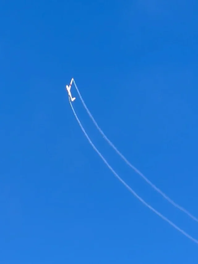Et voilà… Time Flies ! ⏱️✈️ Une autre performance pleine d’énergie s’ajoute à une journée incroyable dans les cieux d’AERO Gatineau-Ottawa 2026, avec Mario Hamel aux commandes du planeur H101 Salto et Dan Fortin dans le Nanchang CJ6.
—
And just like that… Time Flies! ⏱️✈️ Another high-energy performance added to an incredible day in the skies of AERO Gatineau-Ottawa 2026, with Mario Hamel piloting the H101 Salto Sailplane and Dan Fortin in the Nanchang CJ6.

@time_flies_airshows @mario.hamel @danfortinaero 

#aerogatineauottawa2026 #timefliesairshows #airshow