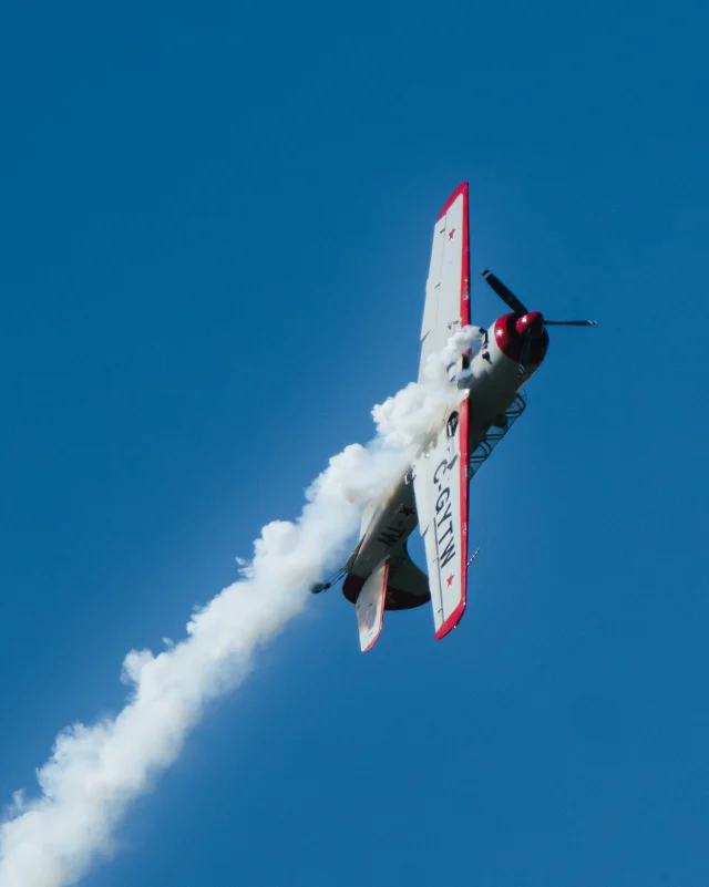 Alexis Mongeau est de retour à AERO Gatineau-Ottawa après y avoir fait ses débuts en spectacle aérien l’an dernier. Et il a poussé son YAK-52TW à l’extrême limite !
—
Alexis Mongeau has returned to AERO Gatineau-Ottawa after making his airshow debut here last year. And he pushed his YAK-52TW to the absolute limit! 

#aerogatineauottawa2026 #airshow