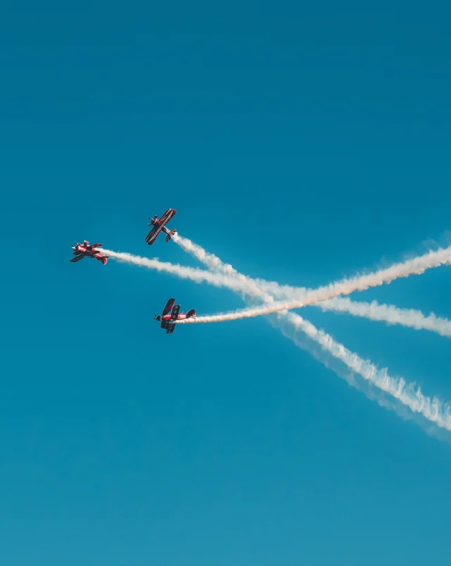 L’équipe Northern Stars - Greg Hume-Powell, Todd Farrell et Mario Hamel aux commandes de leur Pitts Specials - a illuminé le ciel au-dessus d’AERO Gatineau-Ottawa 2026. ⭐✈️
—
The Northern Stars Aeroteam - Greg Hume-Powell, Todd Farrell and Mario Hamel flying their Pitts Specials - lit up the sky over AERO Gatineau-Ottawa 2026. ⭐✈️

@northernstarsaeroteam 

#aerogatineauottawa2026 #northernstars #airshow