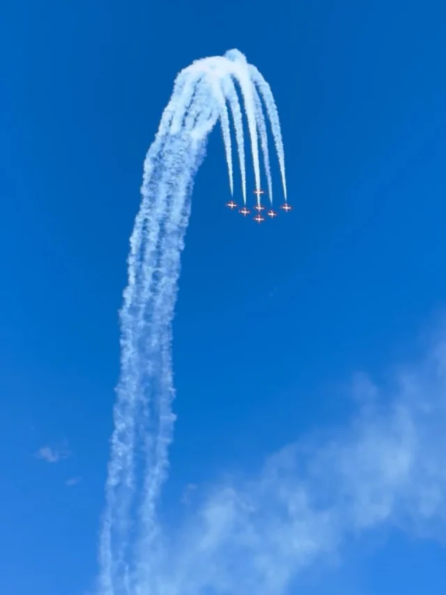 Quelle meilleure façon de conclure AERO Gatineau Ottawa 2026 qu’avec les Snowbirds de l’ARC rejoints par Siskin II ! 🇨🇦✈️ Quelle façon incroyable de couronner une fin de semaine inoubliable dans le ciel de Gatineau.
—
No better way to end AERO Gatineau Ottawa 2026 than with the RCAF Snowbirds joined by Siskin II! 🇨🇦✈️ What an incredible way to cap off an unforgettable weekend in the skies over Gatineau. 

@snowbirdsfc @cfsnowbirds @rcaf_arc @arc_rcaf 

#aerogatineauottawa2026 #snowbirds #airshow