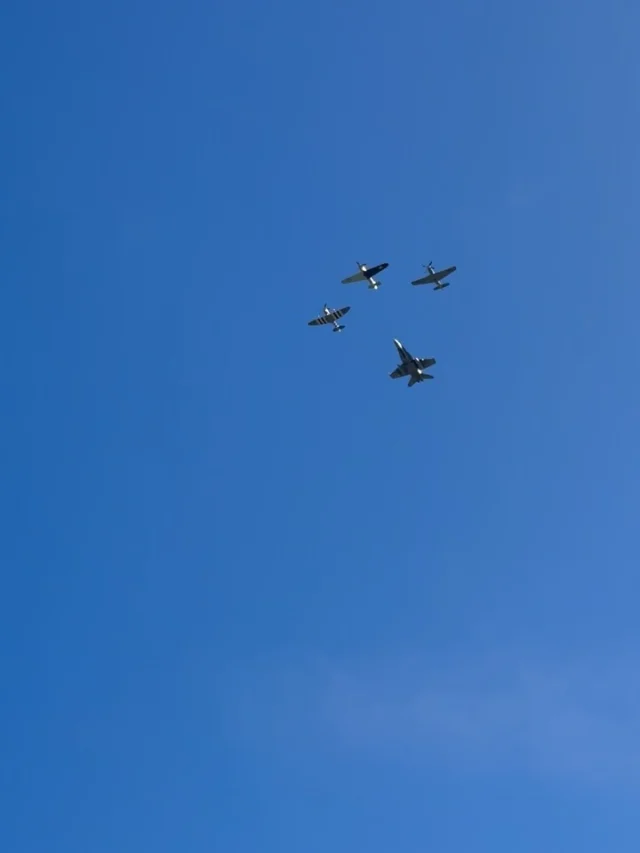 Victory Flight + Heritage a présenté un morceau remarquable de l’histoire de l’aviation à AERO Gatineau-Ottawa 2026, donnant au public l’occasion de voir le Hawker Hurricane XII, le Spitfire IX et le P-51D Mustang de Vintage Wings of Canada avec le CF-18 là où ils ont leur place : dans le ciel. ✈️
—
Victory Flight + Heritage brought a remarkable piece of aviation history to AERO Gatineau-Ottawa 2026, giving the crowd an opportunity to see the Hawker Hurricane XII, Spitfire IX and P-51D Mustang from Vintage Wings of Canada with the CF-18 where they belong: up in the sky. ✈️

@vintagewingscan @rcaf_arc @arc_rcaf 

#aerogatineauottawa2026 #victoryflight #vintageaviation